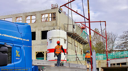 體育場館高處設備檢修防墜器保護檢修人員安全