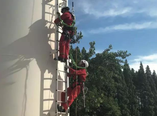 多少米高爬梯需要防墜器(爬直梯多少米帶防墜器)